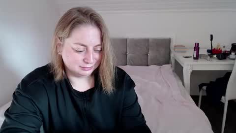 Snapshot of andorphina chatting on 01/13/26, 12:43 Andorphin online show from 01/13/26, 12:43