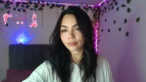 Snapshot of andra_rosse chatting on 05/31/26, 05:42 Andra de la Rosse online show from 05/31/26, 05:42