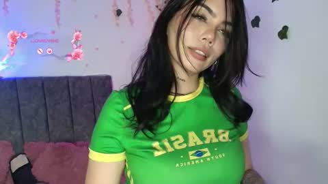 Snapshot of andra_rosse chatting on 06/13/26, 04:43 Andra de la Rosse online show from 06/13/26, 04:43