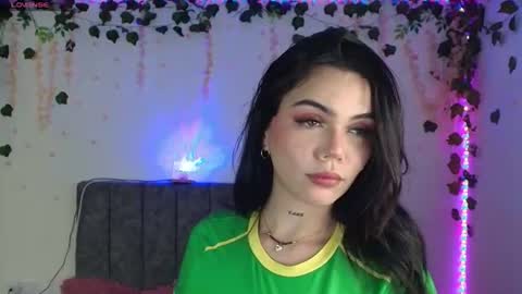Snapshot of andra_rosse chatting on 06/14/26, 02:20 Andra de la Rosse online show from 06/14/26, 02:20