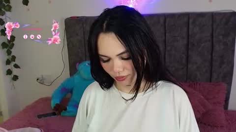 Snapshot of andra_rosse chatting on 06/23/26, 06:33 Andra de la Rosse online show from 06/23/26, 06:33