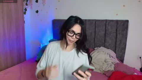 Snapshot of andra_rosse chatting on 07/06/26, 11:29 Andra de la Rosse online show from 07/06/26, 11:29