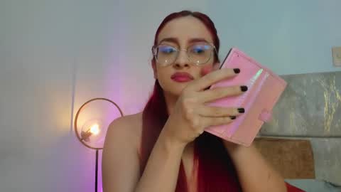 Andra Cyrus online show from 10/08/25, 11:41