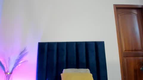 Andra Cyrus online show from 11/01/25, 12:07