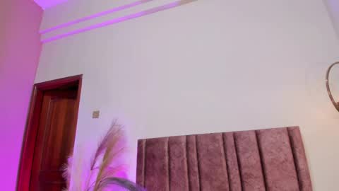 Andra Cyrus online show from 06/05/26, 12:17