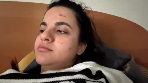 Snapshot of andrafendt chatting on 11/14/25, 01:21 Viola online show from 11/14/25, 01:21