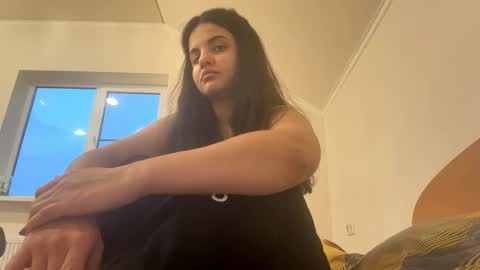 Snapshot of andrafendt chatting on 11/16/25, 02:00 Viola online show from 11/16/25, 02:00