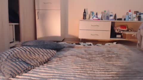 Andra online show from 09/19/25, 07:47