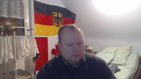 Snapshot of andre124231 chatting on 12/15/24, 11:42 Andre online show from 12/15/24, 11:42