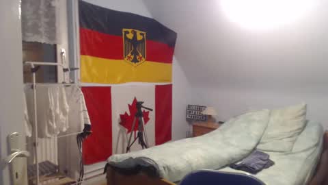 Snapshot of andre124231 chatting on 12/16/24, 08:37 Andre online show from 12/16/24, 08:37