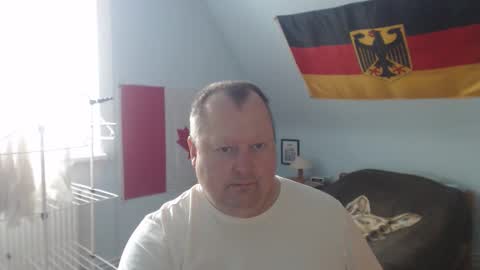 Snapshot of andre124231 chatting on 09/22/25, 03:03 Andre online show from 09/22/25, 03:03