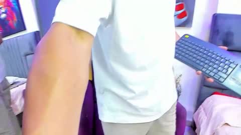 Snapshot of andre_blow chatting on 09/22/25, 11:45 Andre Blow online show from 09/22/25, 11:45