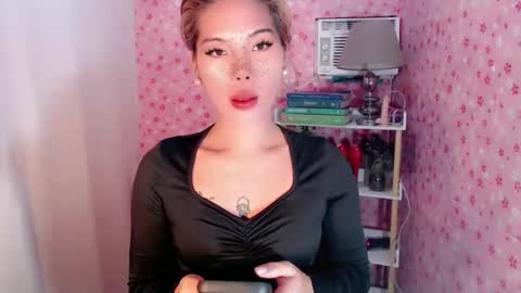 Snapshot of andrea06121998 chatting on 11/23/25, 10:37 andrea06121998 online show from 11/23/25, 10:37