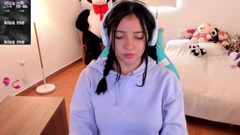 Snapshot of andrea_bonnie chatting on 02/17/25, 10:03 andrea_bonnie online show from 02/17/25, 10:03