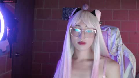 Snapshot of andrea_camila chatting on 04/29/26, 06:14 Andrea online show from 04/29/26, 06:14