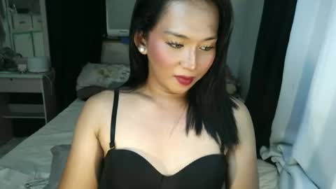 yanie online show from 11/17/25, 12:27