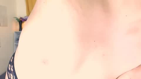 Snapshot of andrea_hot_cummer chatting on 04/21/26, 12:00 dreaa online show from 04/21/26, 12:00