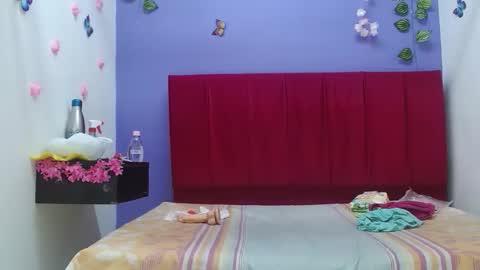 ANDREA LOPEZ online show from 10/03/25, 11:07