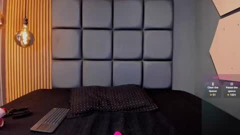 Snapshot of andrea_love01 chatting on 10/22/25, 01:22 ANDREA online show from 10/22/25, 01:22