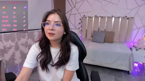 andrea_tay1 online show from 05/08/26, 09:53