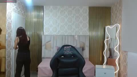 Snapshot of andrea_tay1 chatting on 05/10/26, 11:37 andrea_tay1 online show from 05/10/26, 11:37