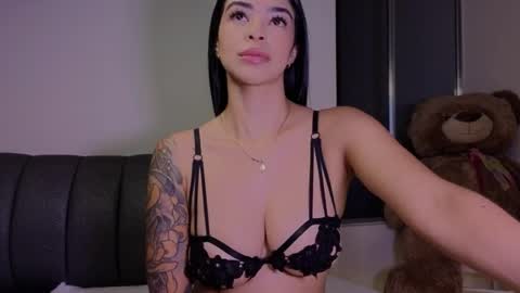 Snapshot of andrea_torres_ chatting on 05/05/26, 02:08 online show from 05/05/26, 02:08