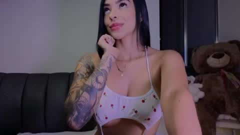 Snapshot of andrea_torres_ chatting on 05/07/26, 04:18 online show from 05/07/26, 04:18