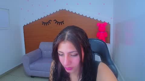 Snapshot of andrea_torres_t chatting on 03/11/25, 04:07 Andrea online show from 03/11/25, 04:07