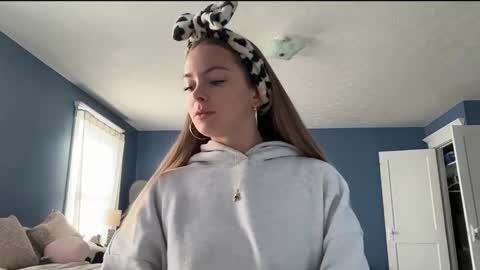 Andrea Elizabeth online show from 10/17/25, 01:25