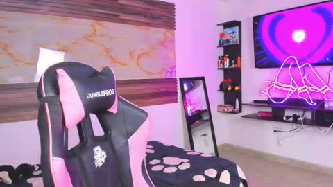 Snapshot of andrees_s chatting on 10/31/25, 01:06 andrees_s online show from 10/31/25, 01:06