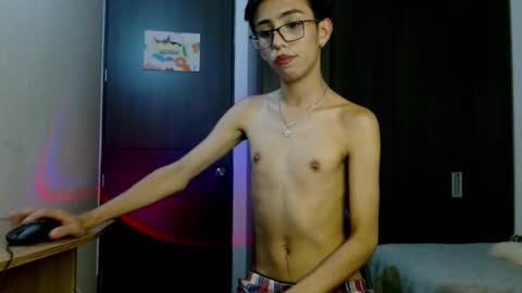 Snapshot of andreew_santana chatting on 09/11/25, 12:22 Andrew online show from 09/11/25, 12:22