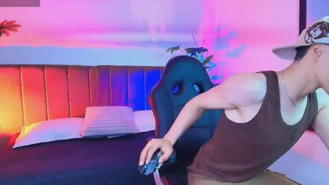 Snapshot of andreew_style_ chatting on 04/20/26, 09:27 andreew_style_ online show from 04/20/26, 09:27