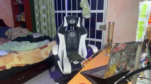 Snapshot of andrelabuda9 chatting on 10/19/25, 07:53 Andre Labuda online show from 10/19/25, 07:53