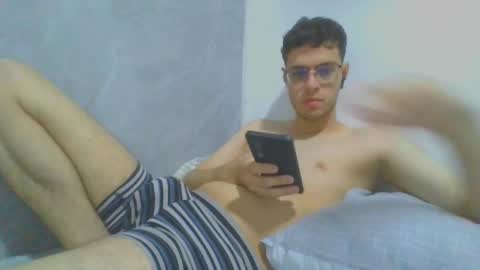 andres129494 online show from 11/28/25, 02:36