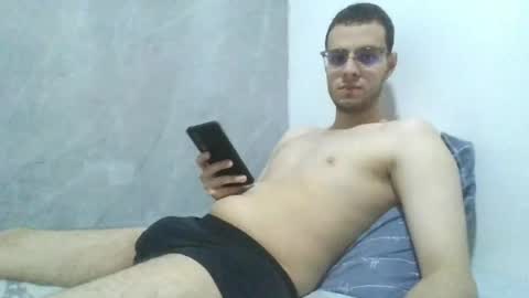 Snapshot of andres129494 chatting on 04/13/26, 01:44 andres129494 online show from 04/13/26, 01:44