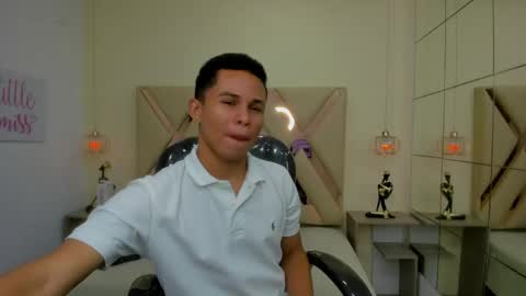 Snapshot of andres1_8 chatting on 04/26/26, 07:22 IM ANDRES online show from 04/26/26, 07:22