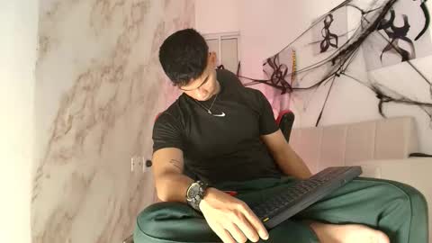 andres_stud online show from 10/26/25, 04:29