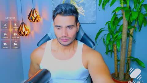 Snapshot of andresfiit chatting on 09/14/25, 11:59 Andres online show from 09/14/25, 11:59