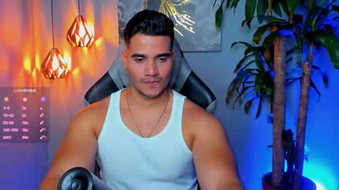 Snapshot of andresfiit chatting on 10/29/25, 02:14 Andres online show from 10/29/25, 02:14