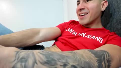 Snapshot of andresjuan92 chatting on 09/20/25, 03:18 onlyfanscallmegotter online show from 09/20/25, 03:18