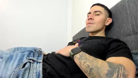 Snapshot of andresjuan92 chatting on 09/28/25, 03:01 onlyfanscallmegotter online show from 09/28/25, 03:01