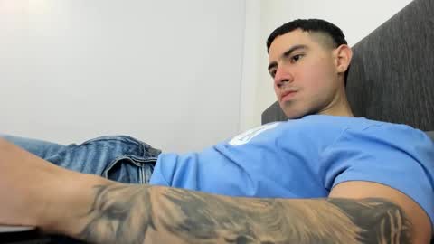 Snapshot of andresjuan92 chatting on 10/23/25, 04:01 onlyfanscallmegotter online show from 10/23/25, 04:01