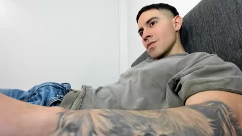 Snapshot of andresjuan92 chatting on 10/28/25, 02:59 onlyfanscallmegotter online show from 10/28/25, 02:59