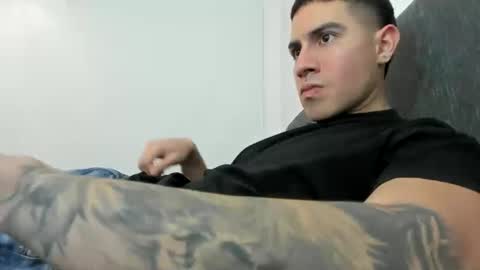 Snapshot of andresjuan92 chatting on 11/06/25, 04:46 onlyfanscallmegotter online show from 11/06/25, 04:46