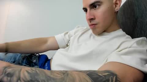 Snapshot of andresjuan92 chatting on 11/08/25, 05:51 onlyfanscallmegotter online show from 11/08/25, 05:51