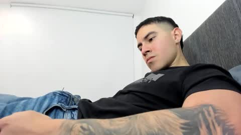 Snapshot of andresjuan92 chatting on 11/10/25, 03:49 onlyfanscallmegotter online show from 11/10/25, 03:49