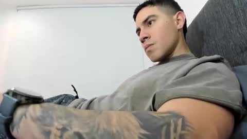 Snapshot of andresjuan92 chatting on 11/14/25, 03:38 onlyfanscallmegotter online show from 11/14/25, 03:38