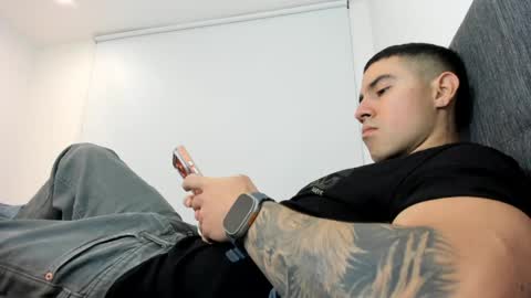 Snapshot of andresjuan92 chatting on 03/18/26, 02:37 onlyfanscallmegotter online show from 03/18/26, 02:37