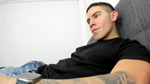 Snapshot of andresjuan92 chatting on 04/04/26, 02:32 onlyfanscallmegotter online show from 04/04/26, 02:32