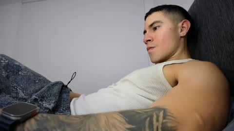 Snapshot of andresjuan92 chatting on 04/30/26, 02:40 onlyfanscallmegotter online show from 04/30/26, 02:40